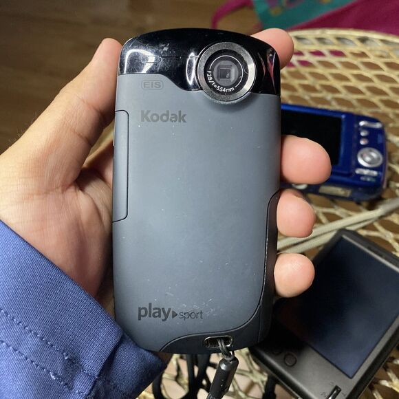 Digital Cameras LOT 3 Kodak ZX3 Insignia NS-DSC1112 Kodak V1253 For Parts Repair - Picture 8 of 14